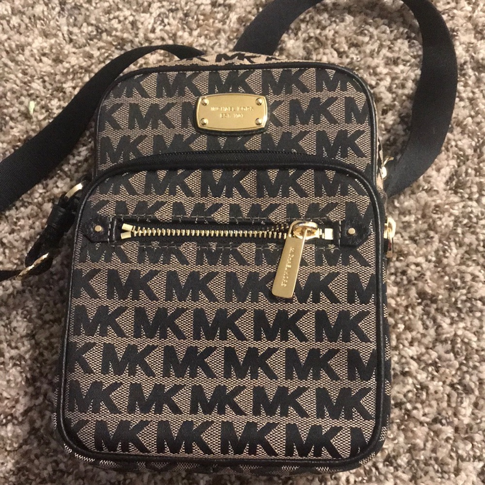 Michael kors crossbody